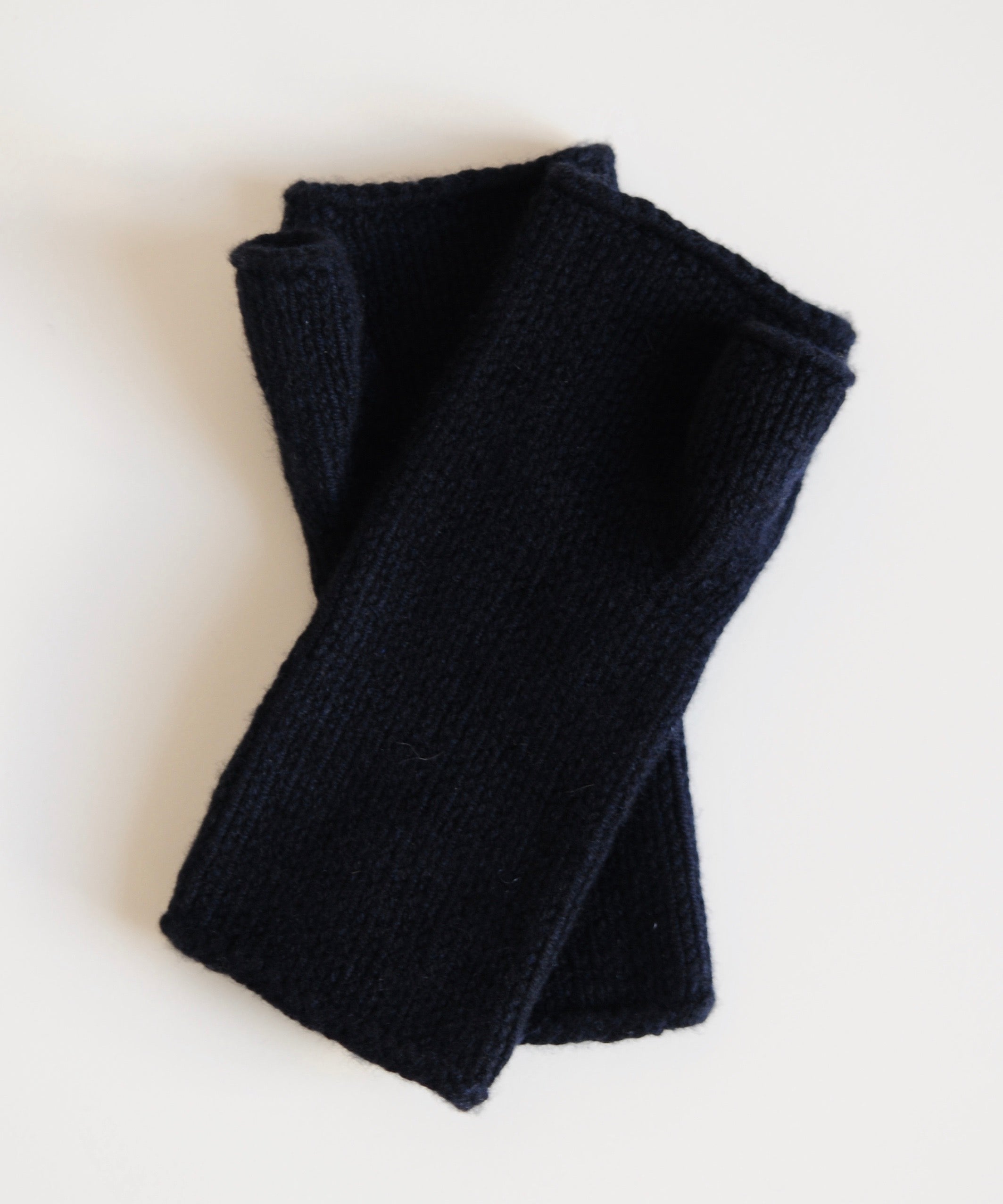 recycled-cashmere-midnight-hand-knitted-fingerless-gloves